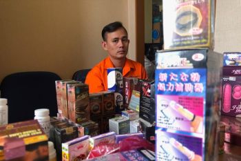 Jual obat kuat dan alat bantu seks tanpa izin edar di medsos, pria ini ditangkap di rumahnya