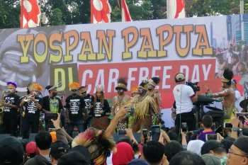 Warga Papua di Jakarta menggelar musik Yospan Papua jalin persatuan