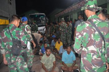 Papua Terkini: 298 pendemo dipulangkan dengan kendaraan militer