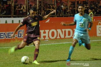 PSM kalahkan Persela 2-1