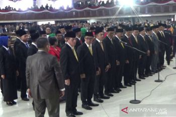 Pelantikan anggota DPRD Kaltim diwarnai aksi mahasiswa