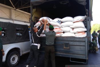 PapuaTerkini - Kodam XIV/Hasanuddin kirim 50 ton beras ke Provinsi Papua
