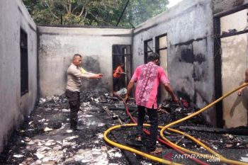 Kebakaran di Abai, mobil damkar Solok Selatan tak berfungsi baik