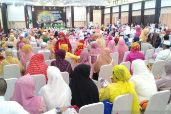 Jamaah haji kloter 21 asal Papua Barat tiba di Makassar