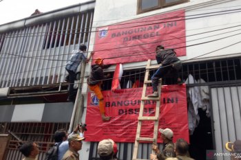 Indekos berukuran 2x1 meter di Jakarta disegel