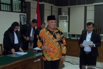 Hakim penerima suap dari bupati dijatuhi hukuman 4 tahun penjara