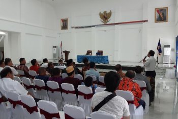 Gubernur Papua gelar pertemuan dengan berbagai paguyuban pascarusuh