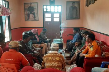 Ritual adat untuk cari nelayan yang hilang