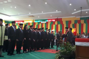 Kisah dua bersaudara beda partai di DPRD Lingga