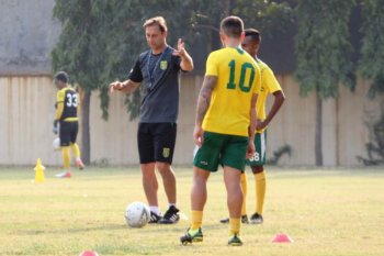 Wolfgang Pikal pimpin latihan Persebaya hadapi putaran kedia Liga 1