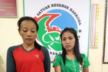 Hendak bertransaksi narkoba, dua wanita dan satu pria ini dibekuk polisi di pinggir jalan