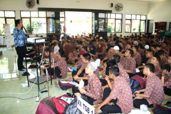 Dinkop UKM Sleman memberi tips wirausaha untuk siswa SMK