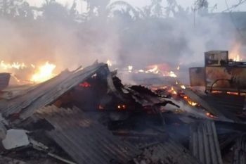 Api ludeskan 11 rumah di Kecamatan Kaliawi, Bandarlampung
