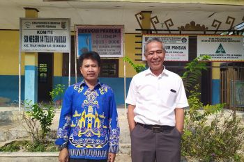 Minat baca murid SD di pesisir Teluk Lampung ini tinggi, dan mereka butuh perpustakaan terapung