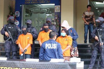 Istri bunuh suami - Ada tiga tersangka baru yang mengajari cara membunuh
