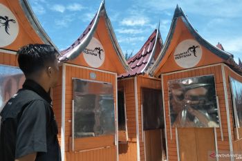 Gerobak "Bagonjong" jadi ikon baru objek wisata Pantai Kata Pariaman