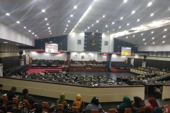 10 fraksi DPRD Sulsel  sampaikan pandangan umum