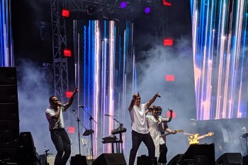 Lintas Genre gado-gado di panggung Maliq &amp; D'Essentials