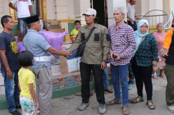 Komunitas Pecinta Alam Lampung bantu warga yang rumahnya terbakar