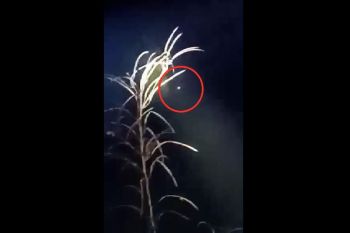 Viral, warga dihebohkan penampakan "Hantu Suluh" saat padamkan kebakaran hutan