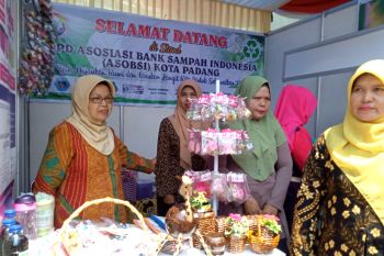 Bank Sampah di Padang Hasilkan Produk Bernilai Jual