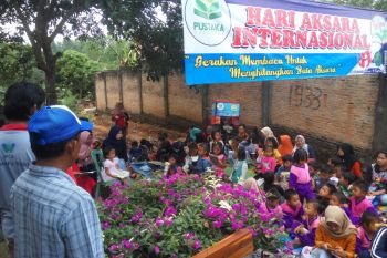 Suporter Arema FC di Lampung Timur ikut peringati Hari Aksara Internasional