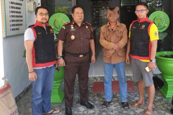 Kejari Morowali tangkap DPO korupsi saat pesta miras di Kendari