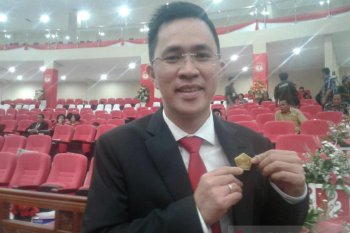 Anggota DPRD Sulawesi Utara kembalikan Pin Emas