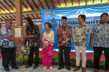Dinas Kebudayaan Yogyakarta memberi penghargaan seniman dan budayawan