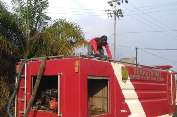 Sekretariat DPRD Kalteng kerahkan tim pemadam bantu tangani karhutla