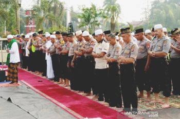 Maksimalkan ikhtiar tanggulangi karhutla, Polres Kotim gelar shalat istisqa