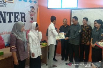 Bawaslu DIY santuni anggota panwascam Gunung Kidul