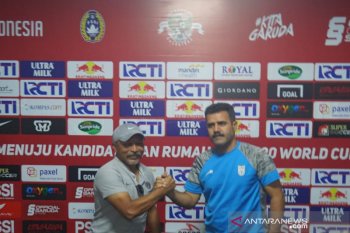Timnas U-19 antisipasi bola atas saat hadapi Iran di Yogyakarta