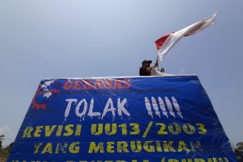 Buruh tolak revisi  UU Ketenagakerjaan