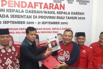 Maju Pilbub Kuansing, Suhardiman Amby serahkan berkas pendaftaran ke PDIP