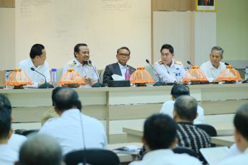Gubernur Sulsel harap tidak ada lagi keterlambatan tender