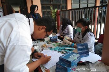 551 mahasiswa baru Stikes Mandala Waluya jalani tes urine