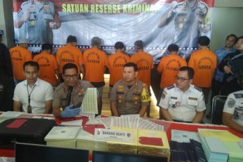Polisi membongkar jaringan penjual materai palsu