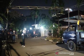 Habibie wafat - Kediaman Habibie mulai ramai didatangi masyarakat