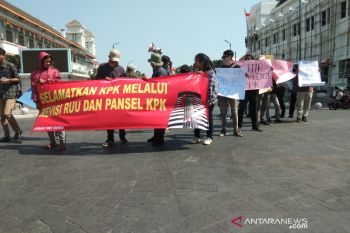 Elemen masyarakat Yogyakarta gelar aksi dukung revisi Undang-Undang KPK
