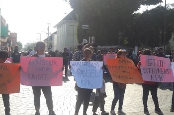 Sekelompok orang gelar aksi dukung revisi UU KPK