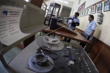Perawatan koleksi museum RRI