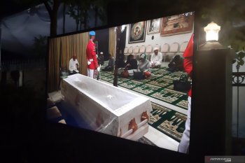 Tenda sepanjang 96 meter sudah terpasang di halaman rumah Habibie