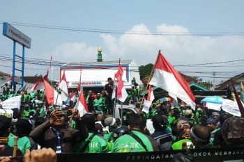 Mitra Gojek tetap terima order layani konsumen meski dipaksa mogok