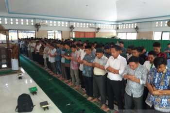 BJ Habibie wafat - Dosen-mahasiswa UNM gelar salat gaib untuk BJ Habibie