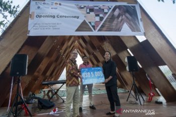 Bantuan bangunan anti gempa