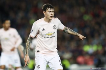 Pertahankan formasi empat bek Manchester United tawarkan Lindelof kontrak baru hingga 2025