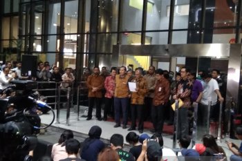 Pimpinan KPK mundur, menyerahkan tanggung jawab kepada Presiden