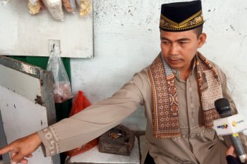 Putra Elvy Sukaesih mengamuk, pembeli nyaris kena lemparan kaca