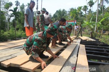 Karya bakti TNI Aceh Barat
